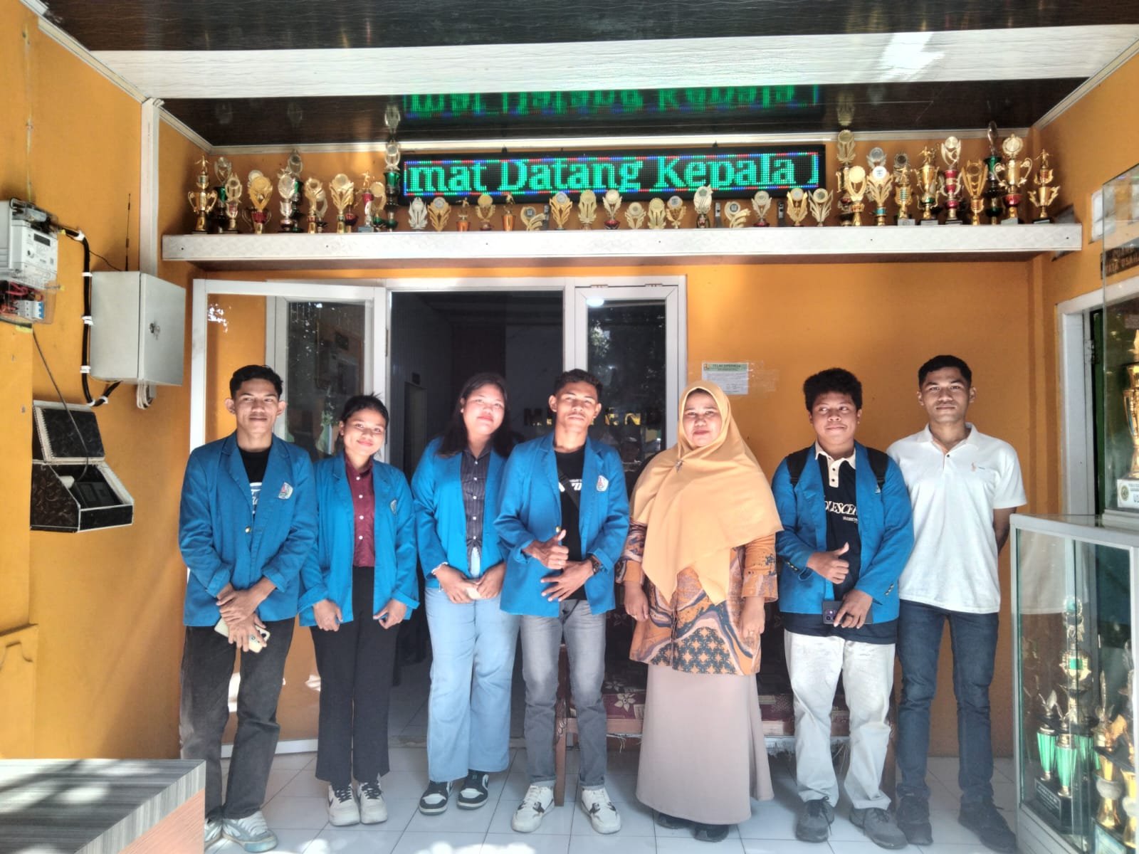 Mahasiswa Universitas Flores Dalami Manajemen Perkantoran di MIN 1 Ende