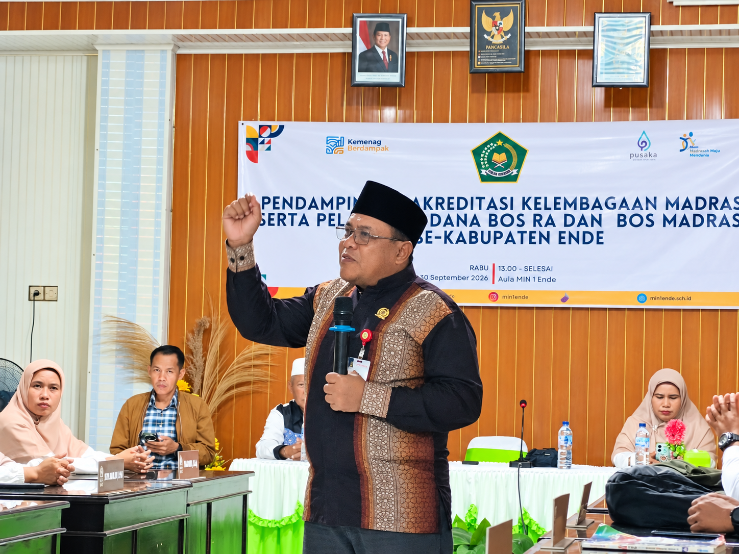 Hadir, Melukis Warna, dan Memberi Rasa: Penguatan Budaya Kerja di MIN 1 Ende