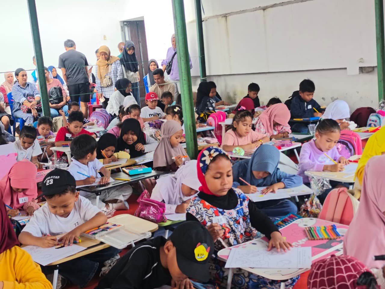 LOMBA MEWARNAI PEGADAIAN