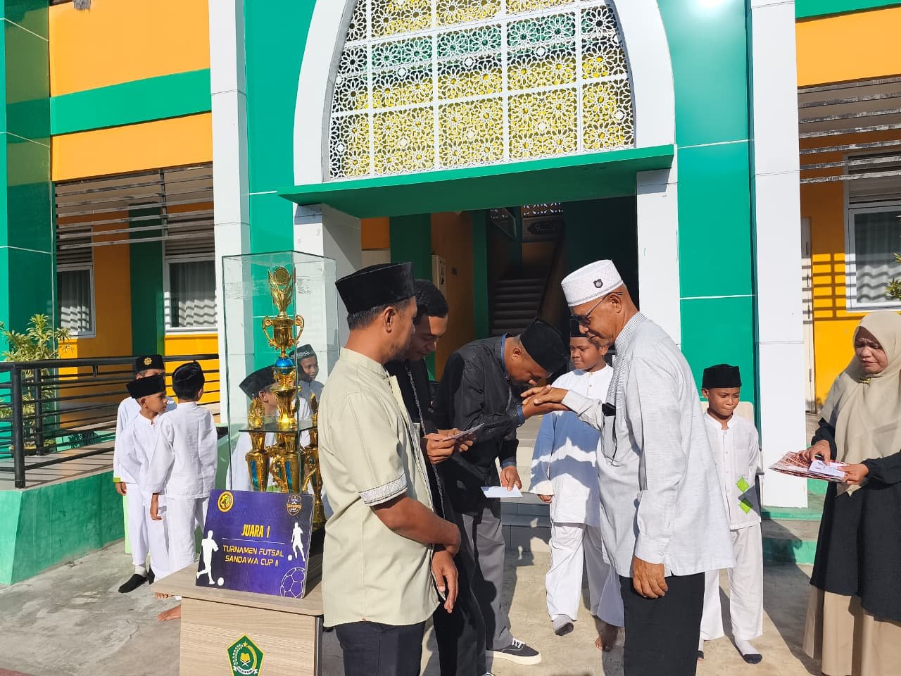 Penyerahan Hadiah Juara Turnamen Futsal Sandawa Cup II 2026